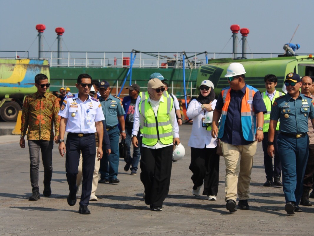 Kunjungan Kerja & Monitoring Normalisasi Alur Pelabuhan Pulau Baai oleh  Komisi V DPR RI, Ibu Hj. Erna Sari Dewi, S.E., M.H.